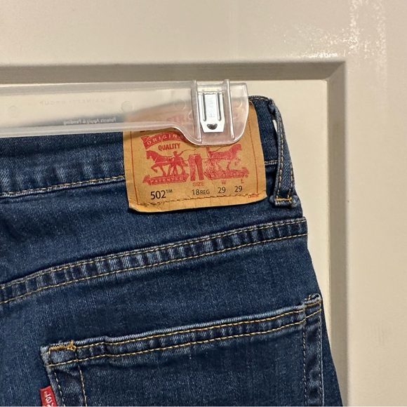 Levi’s 502 Regular Taper Dark Wash Jeans - Picture 9 of 9